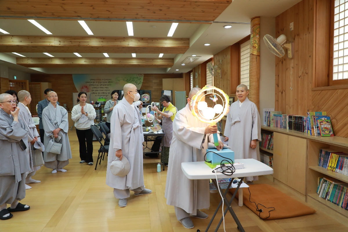 이사장스님 주지스님 등방 격려 (8).JPG