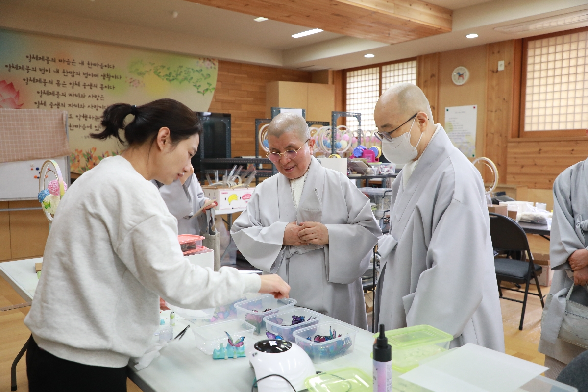 이사장스님 주지스님 등방 격려 (6).JPG