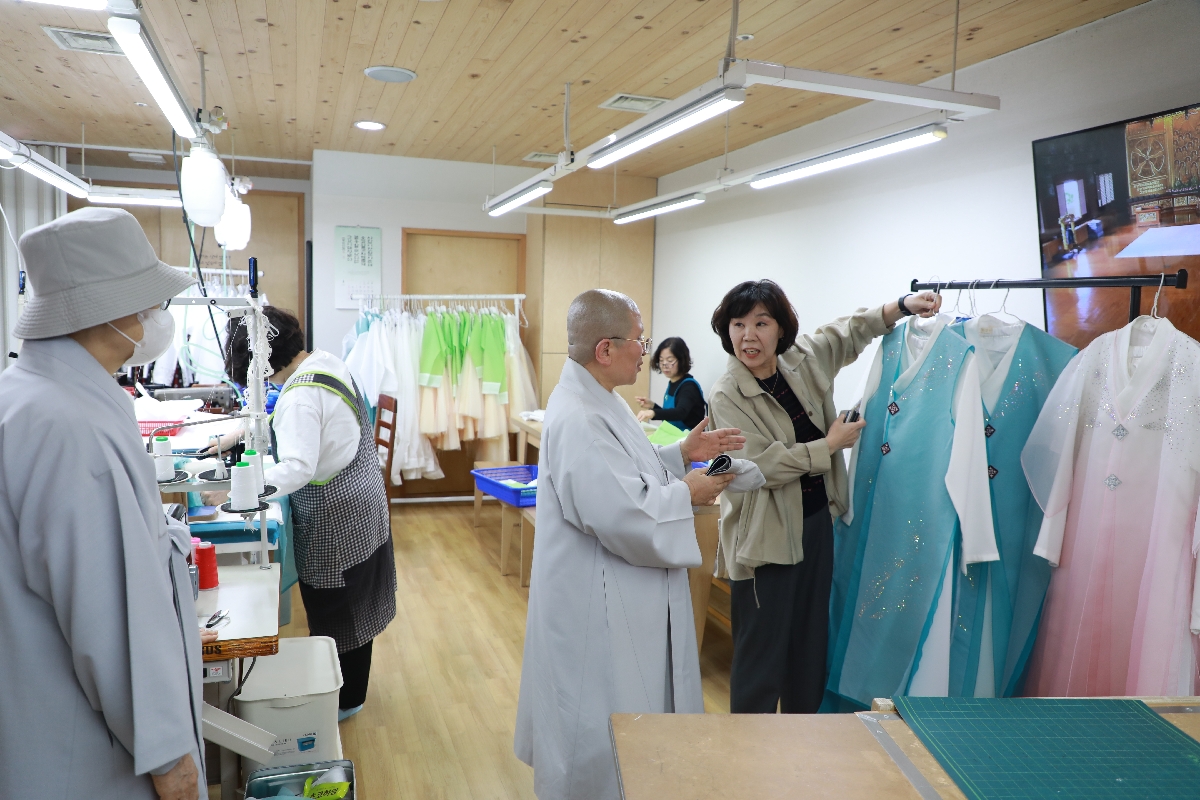 이사장스님 주지스님 등방 격려 (9).JPG