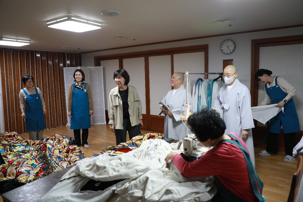 이사장스님 주지스님 등방 격려 (11).JPG