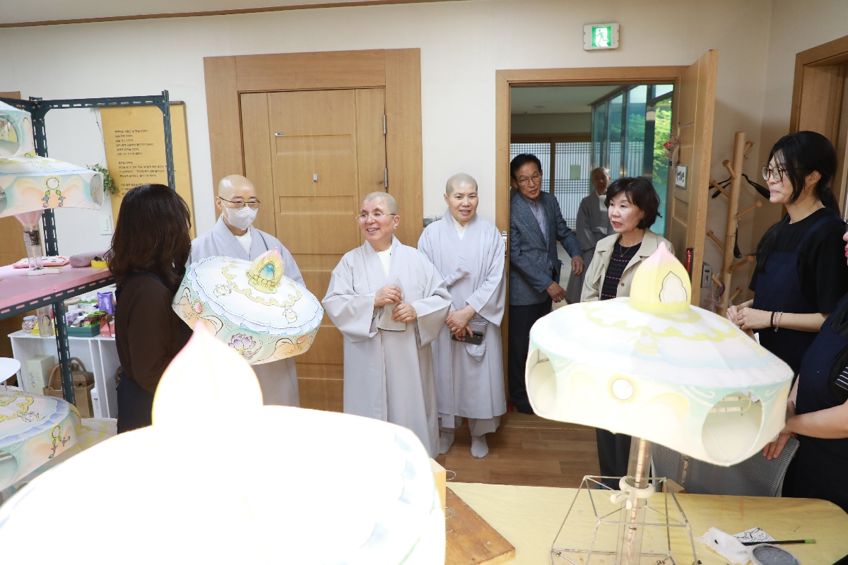 이사장스님 주지스님 등방 격려 (15).JPG